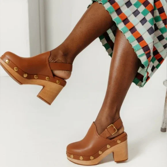 CHARLOTTE STONE wooden studded heels. - Picture 5 of 15